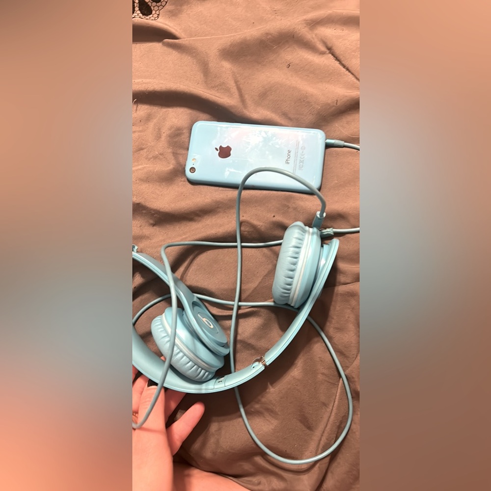 IPHONE 5C and beats